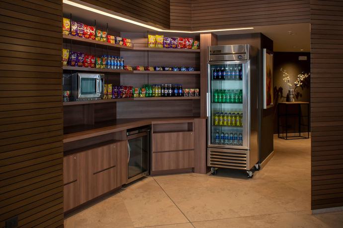 Imagen de los interiores del Hotel Fairfield by Marriott Lima Miraflores. Foto 12