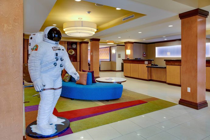 Imagen de los interiores del Hotel Fairfield by Marriott Titusville Kennedy Space Center. Foto 17