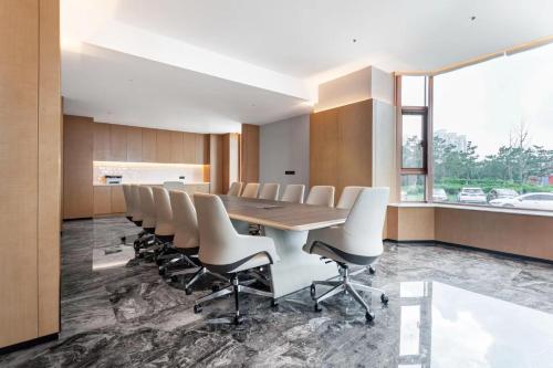 Imagen general del Hotel Fairfield by Marriott Yantai, Huang-Bohai New Area. Foto 7