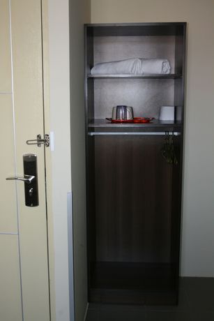 Imagen de los interiores del Hotel Fairlane Inn. Foto 12