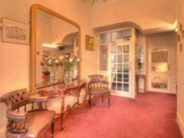 Imagen de los interiores del Hotel Fairlawn House. Foto 17