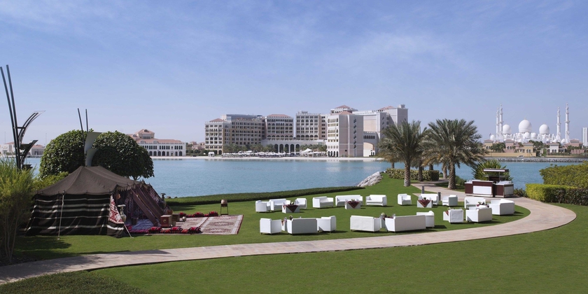 Imagen de los exteriores del Hotel Fairmont Bab Al Bahr. Foto 9