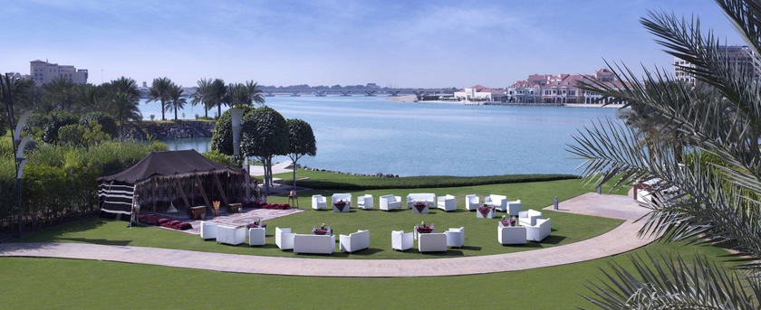 Imagen de los exteriores del Hotel Fairmont Bab Al Bahr. Foto 10