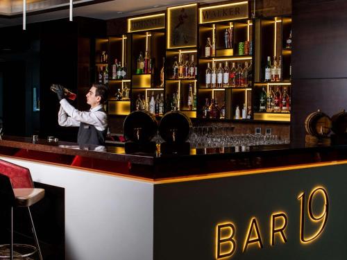 Imagen del bar/restaurante del Hotel Fairmont Baku - Flame Towers. Foto 8