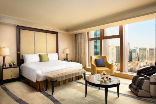 Imagen de la habitación del Hotel Fairmont Beijing. Foto 11