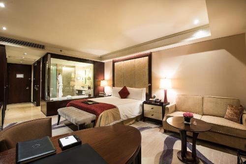 Imagen de la habitación del Hotel Fairmont Beijing. Foto 12