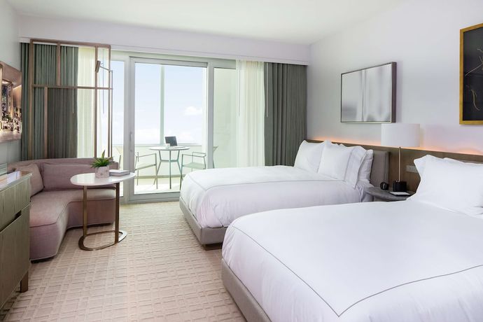 Imagen de la habitación del Hotel Fairmont Century Plaza. Foto 8