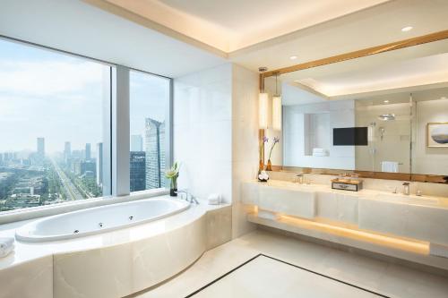 Imagen de la habitación del Hotel Fairmont Chengdu. Foto 19