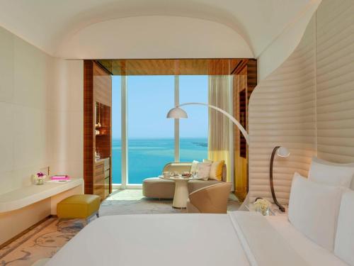 Imagen de la habitación del Hotel Fairmont Doha. Foto 10