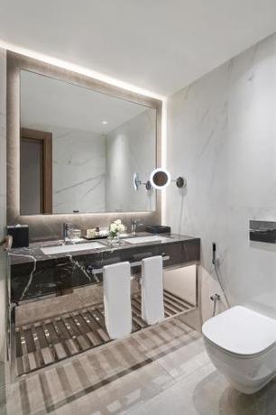 Imagen de la habitación del Hotel Fairmont Dubai. Foto 8