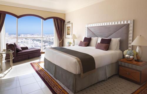 Imagen de la habitación del Hotel Fairmont Dubai. Foto 9