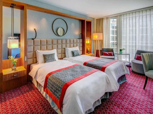 Imagen de la habitación del Hotel Fairmont Grand Geneva. Foto 7