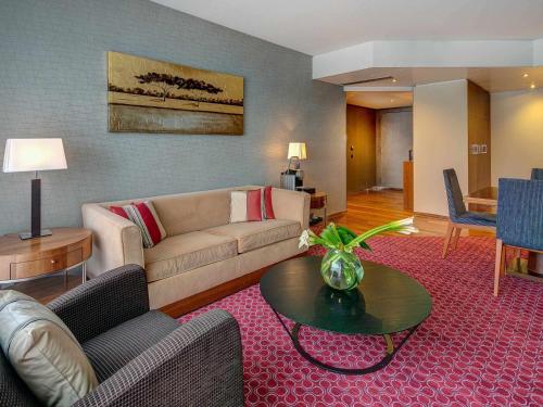 Imagen de la habitación del Hotel Fairmont Grand Geneva. Foto 18