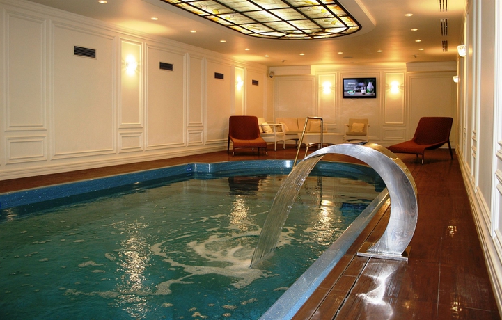 Imagen de la piscina del Hotel Fairmont Grand Kyiv. Foto 13