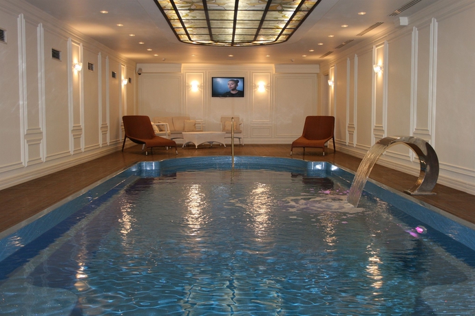 Imagen de la piscina del Hotel Fairmont Grand Kyiv. Foto 14