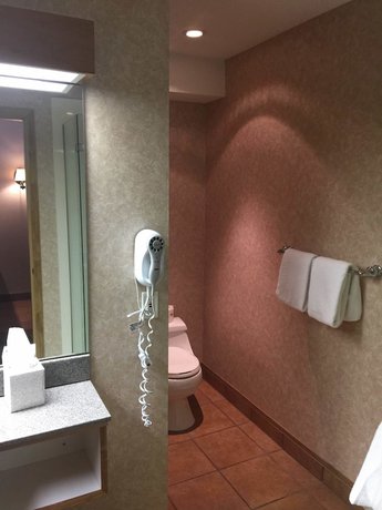 Imagen de la habitación del Hotel Fairmont Hot Springs Resort. Foto 3