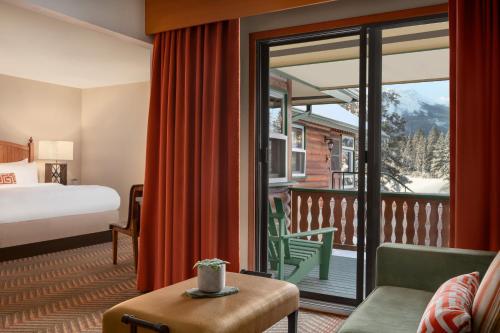 Imagen de la habitación del Hotel Fairmont Jasper Park Lodge. Foto 15