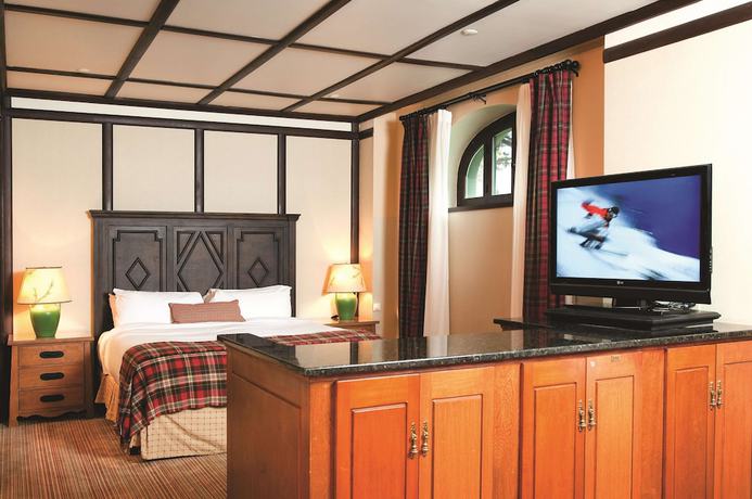 Imagen de la habitación del Hotel Fairmont Le Chateau Montebello. Foto 17