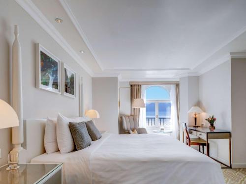 Imagen de la habitación del Hotel Fairmont Le Montreux Palace. Foto 10