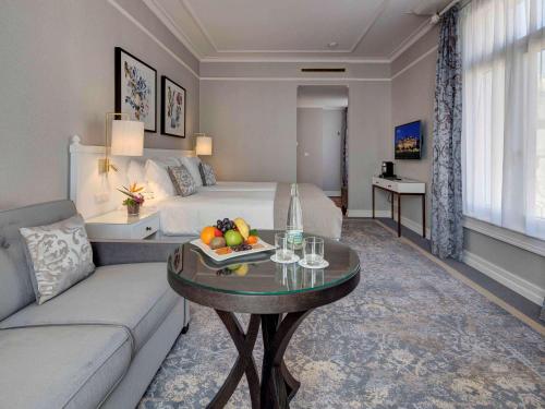 Imagen de la habitación del Hotel Fairmont Le Montreux Palace. Foto 14