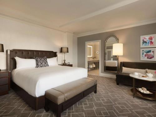 Imagen de la habitación del Hotel Fairmont Macdonald. Foto 13