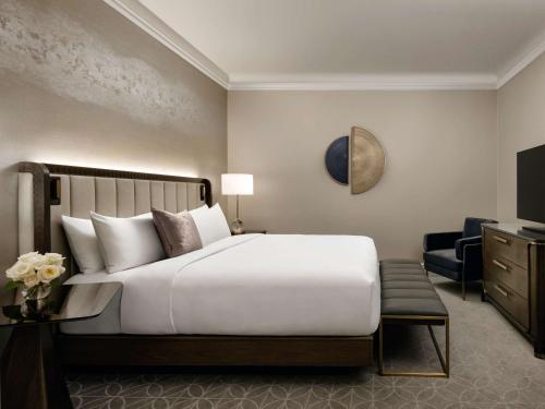 Imagen de la habitación del Hotel Fairmont Macdonald. Foto 16