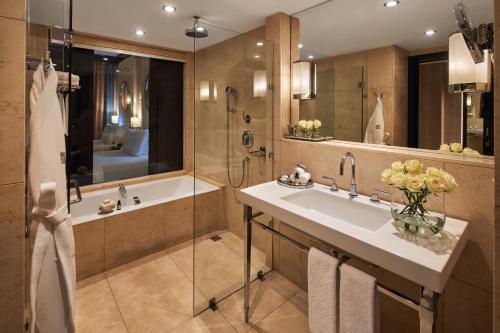 Imagen de la habitación del Hotel Fairmont Nile City, Cairo. Foto 14