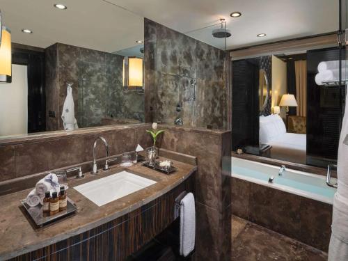 Imagen de la habitación del Hotel Fairmont Nile City, Cairo. Foto 20