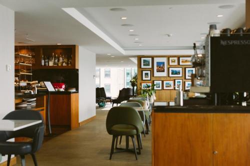 Imagen de la habitación del Hotel Fairmont Pacific Rim. Foto 6