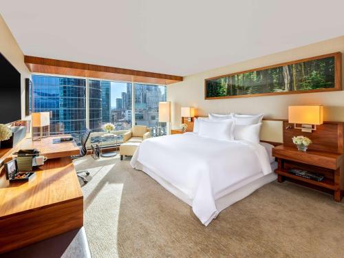 Imagen de la habitación del Hotel Fairmont Pacific Rim. Foto 16