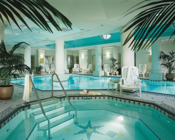 Imagen de la piscina del Hotel Fairmont Palliser. Foto 12