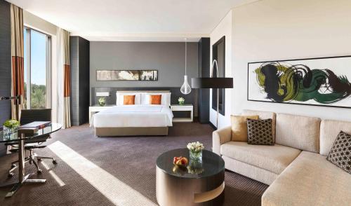 Imagen de la habitación del Hotel Fairmont Riyadh. Foto 19