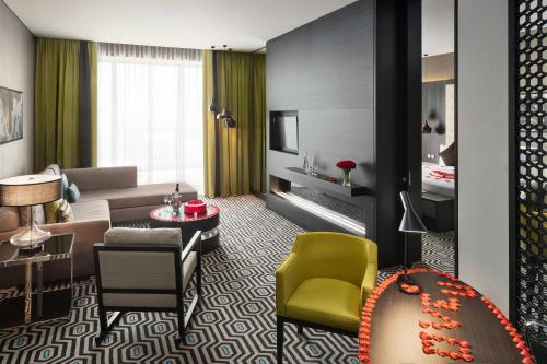 Imagen de la habitación del Hotel Fairmont Riyadh. Foto 20