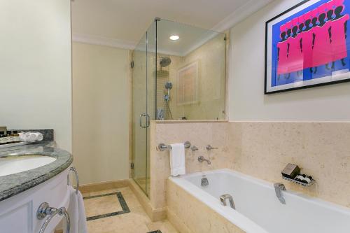 Imagen de la habitación del Hotel Fairmont Royal Pavilion. Foto 10