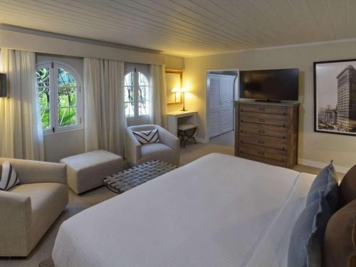 Imagen de la habitación del Hotel Fairmont Royal Pavilion. Foto 17