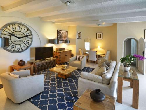 Imagen de la habitación del Hotel Fairmont Royal Pavilion. Foto 18