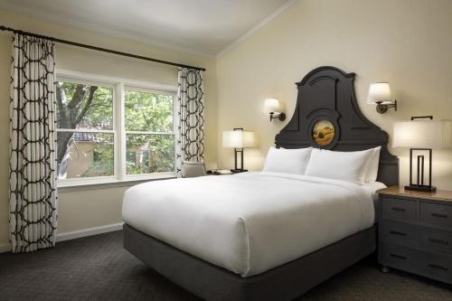 Imagen de la habitación del Hotel Fairmont Sonoma Mission Inn and Spa. Foto 11