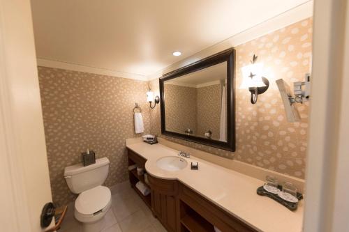 Imagen de la habitación del Hotel Fairmont Tremblant. Foto 14