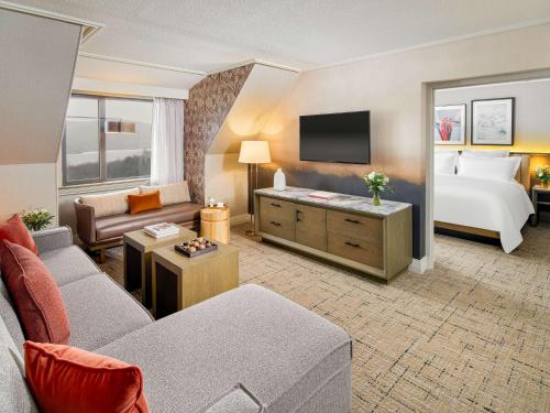 Imagen de la habitación del Hotel Fairmont Tremblant. Foto 18