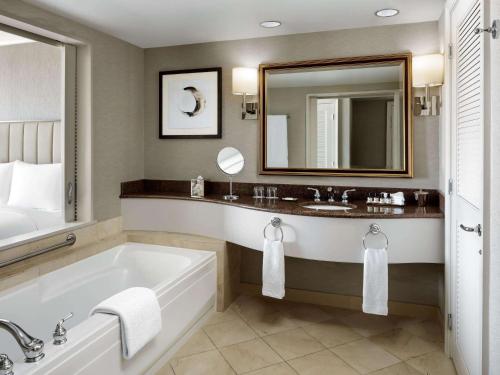 Imagen de la habitación del Hotel Fairmont Vancouver Airport In-terminal. Foto 5