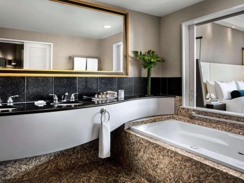 Imagen de la habitación del Hotel Fairmont Vancouver Airport In-terminal. Foto 9