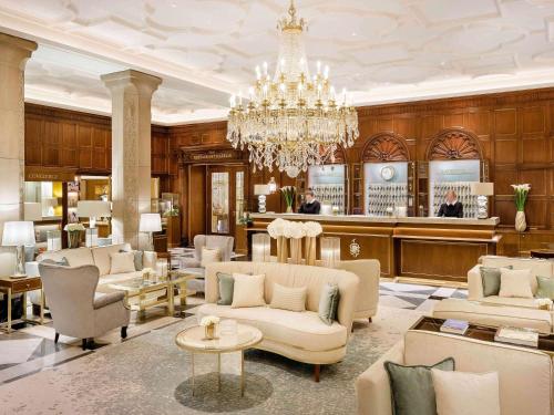 Imagen de los interiores del Hotel Fairmont Vier Jahreszeiten Hamburg. Foto 19