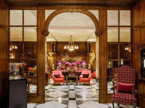 Imagen de los interiores del Hotel Fairmont Vier Jahreszeiten Hamburg. Foto 20