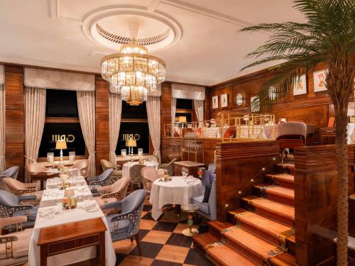 Imagen del bar/restaurante del Hotel Fairmont Vier Jahreszeiten Hamburg. Foto 3