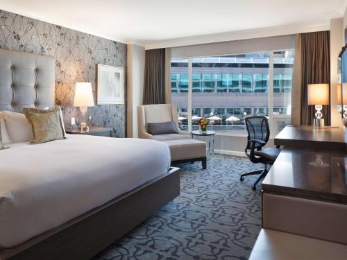Imagen de la habitación del Hotel Fairmont Waterfront. Foto 4
