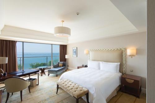 Imagen de la habitación del Hotel Fairmont Yangcheng Lake. Foto 8
