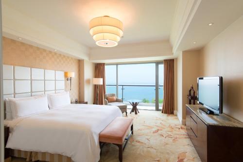 Imagen de la habitación del Hotel Fairmont Yangcheng Lake. Foto 10
