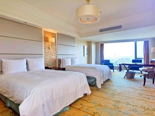 Imagen de la habitación del Hotel Fairmont Yangcheng Lake. Foto 12