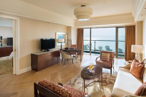 Imagen de la habitación del Hotel Fairmont Yangcheng Lake. Foto 19