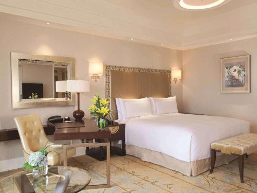 Imagen de la habitación del Hotel Fairmont Yangcheng Lake. Foto 20